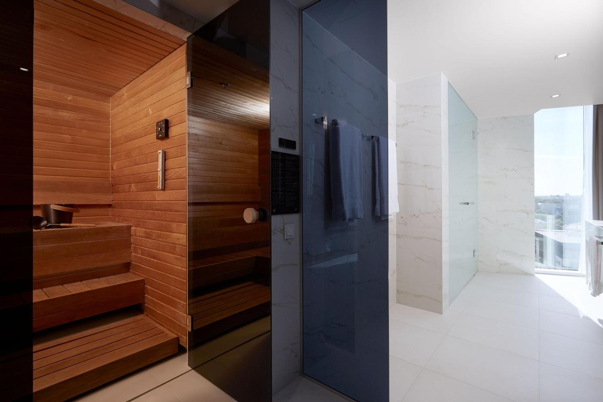 Deluxe One-Bedroom King Suite Sauna,1586150144:JPEG